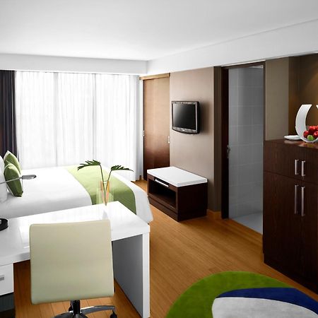 Отель Nh Bangkok Asoke Экстерьер фото