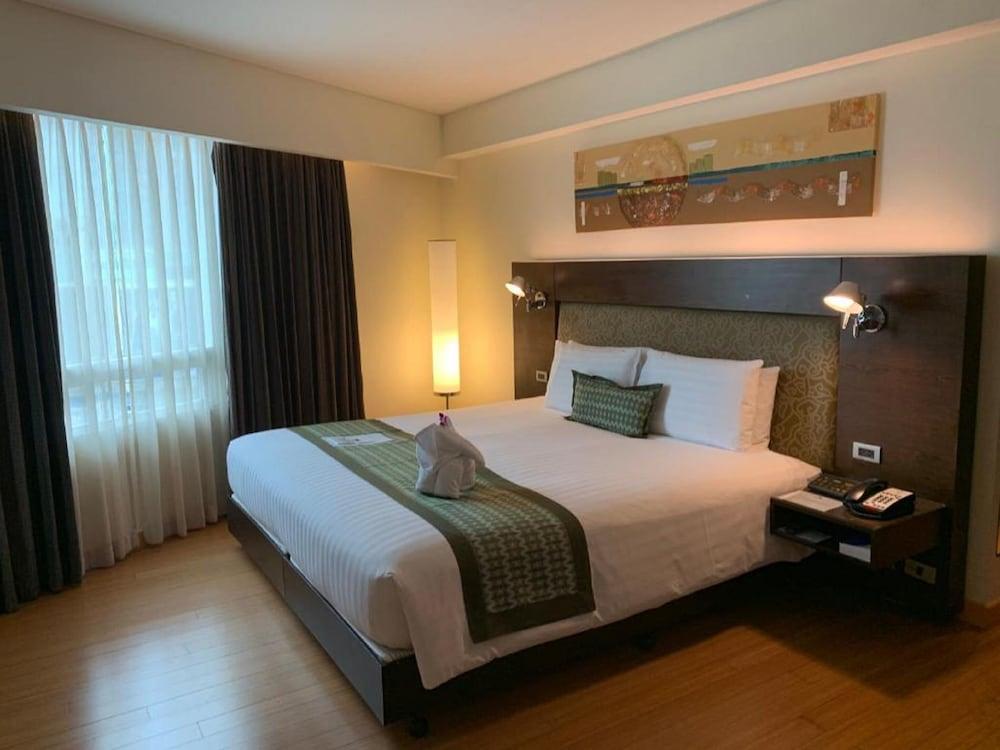 Отель Nh Bangkok Asoke Экстерьер фото