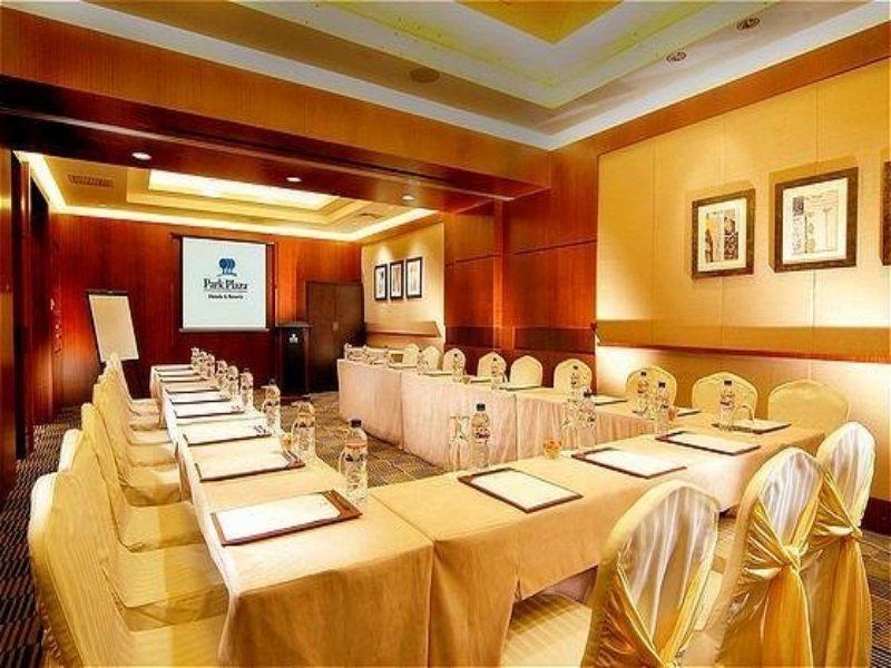 Отель Nh Bangkok Asoke Экстерьер фото