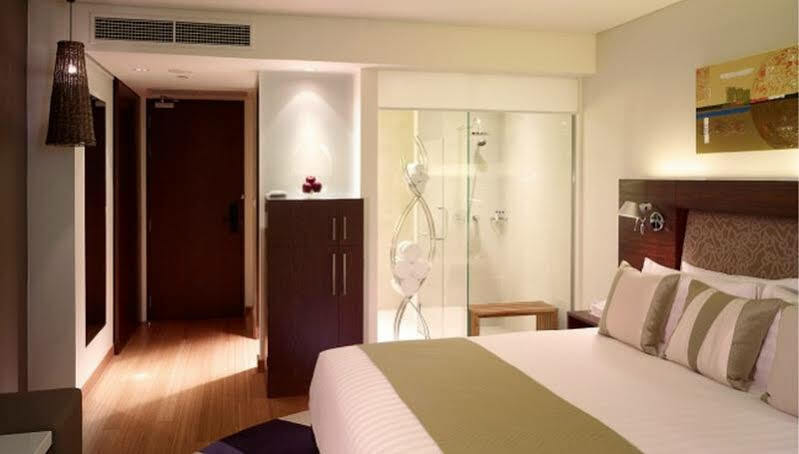 Отель Nh Bangkok Asoke Экстерьер фото